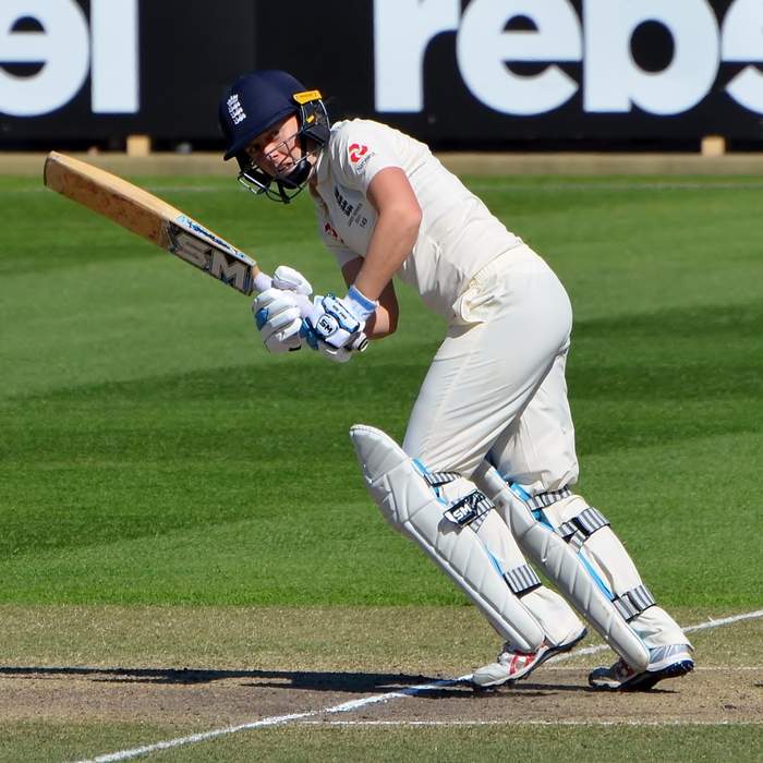 Women's World Cup: Heather Knight takes 'unbelievable' catch to remove Lea Tahuhu