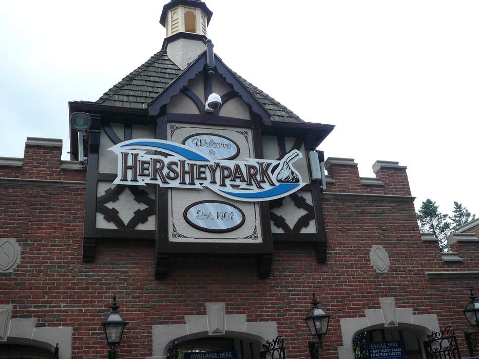 Wild Raccoon Goes On the Attack at Hersheypark, Tries Biting People