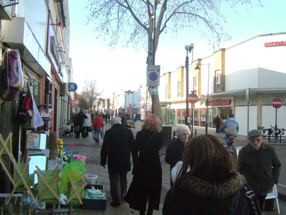 Shoppers making 'revenge purchases' flock back to High Street