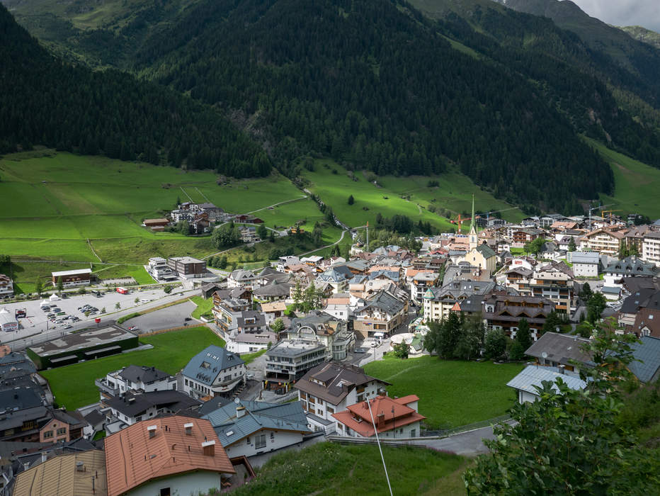 Ischgl: Trial starts over 'super-spreader' COVID outbreak at Austrian ski resort