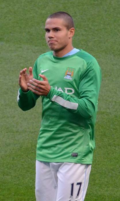 Sheffield United: Phil Jagielka & Jack Rodwell sign new contracts