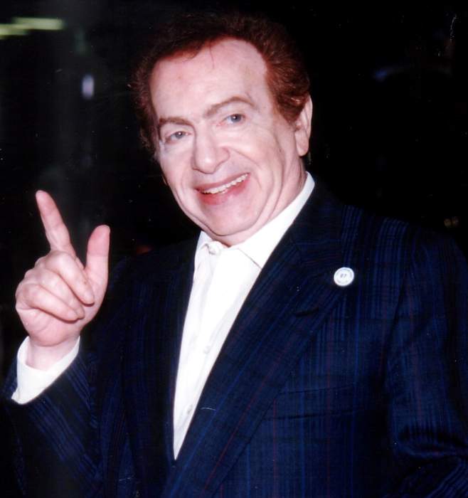 Jackie Mason, irascible comedian who perfected amused outrage, dies at 93