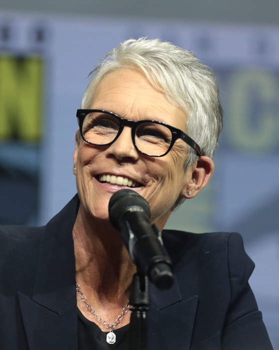 'Halloween Kills' star Jamie Lee Curtis channels mother Janet Leigh at premiere by wearing 'Psycho' costume