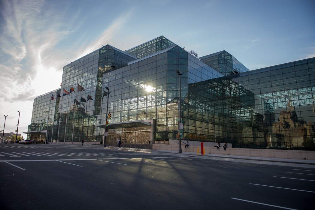 Javits Center in NYC opens for mass vaccinations
