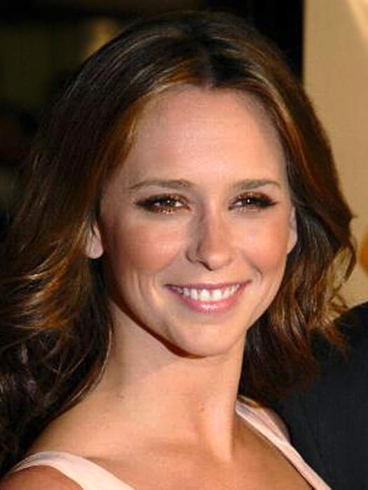 Jennifer Love Hewitt gives birth to son with husband Brian Hallisay