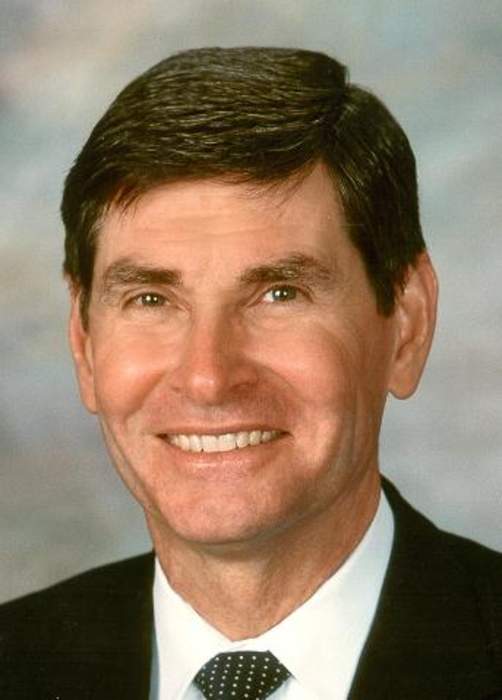 President Trump awards Medal of Freedom to former Olympic track star Jim Ryun, who talks about dishonoring flag