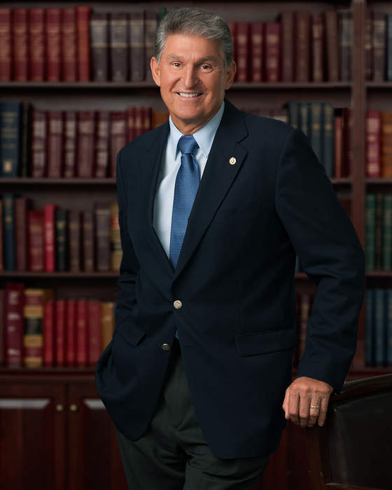 Manchin campaign dished out $20K to yacht club caterer for luxury cuisine in the last two months of 2022