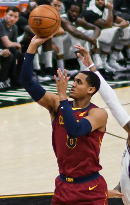 Jordan Clarkson, Ron Holland Square Up To Fight During Jazz-Pistons Game