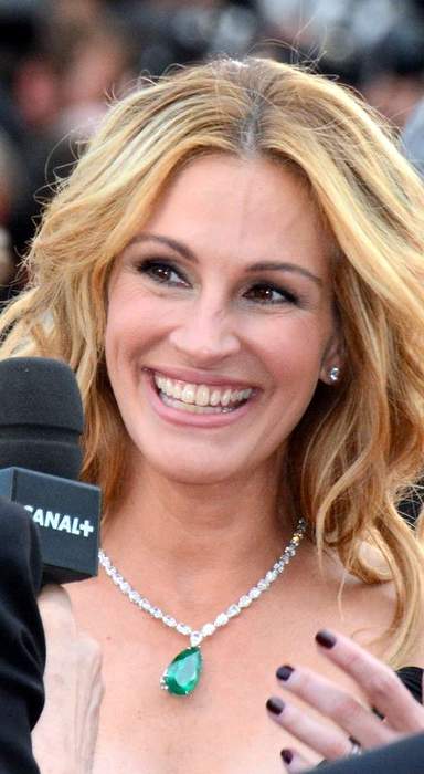 Roger Michell: Julia Roberts pays tribute to 'kind and gentle' Notting Hill director