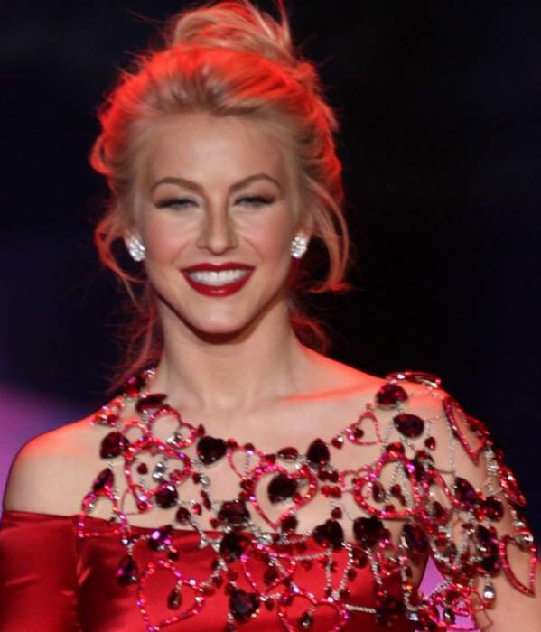 Julianne Hough to replace Tyra Banks as host on 'Dancing with the Stars'