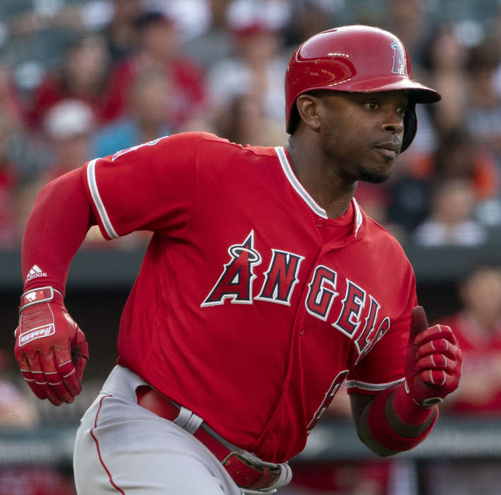 Mariners' Justin Upton hit in helmet by a pitch during third at-bat of MLB return