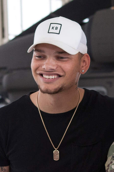 Kane Brown Twists Ankle on Stage in Memphis, Finishes Out Show