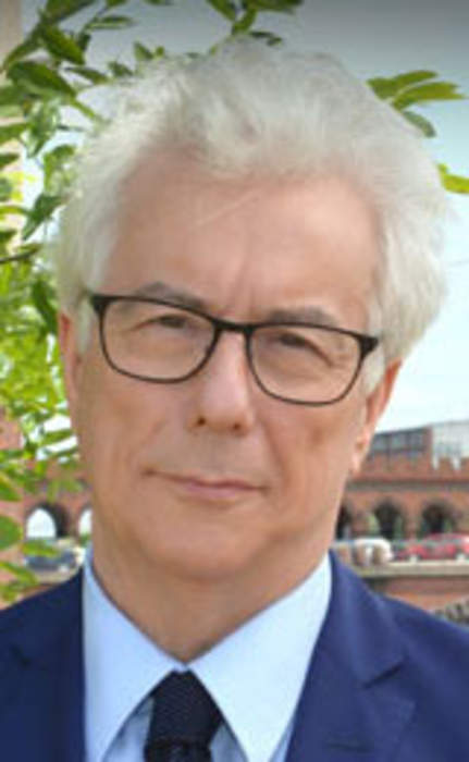 British author Ken Follett donates €148,000 to restore French cathedral