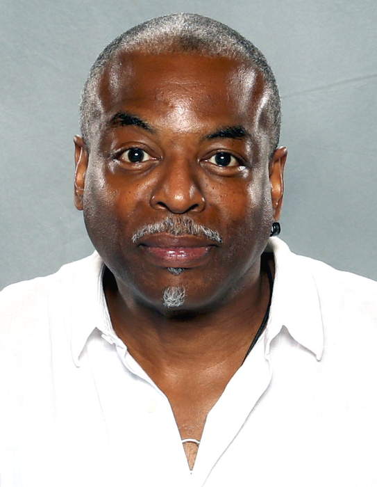 LeVar Burton talks fan petition for him to host 'Jeopardy!,’ the 'impossibility' of living up to Alex Trebek