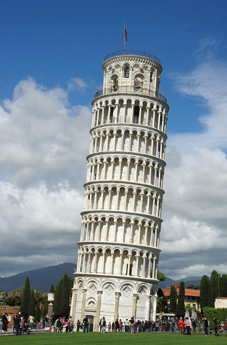 Explanation given for town's 'wonky' Christmas tree - after comparisons to Leaning Tower of Pisa