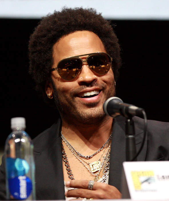 Lenny Kravitz Makes Fashion Statement While Working Out In Gym