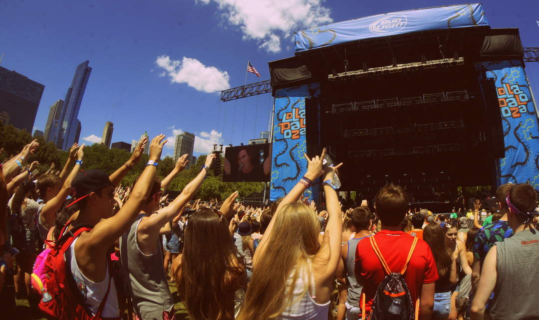 Malia Obama rocks out at Lollapalooza music festival