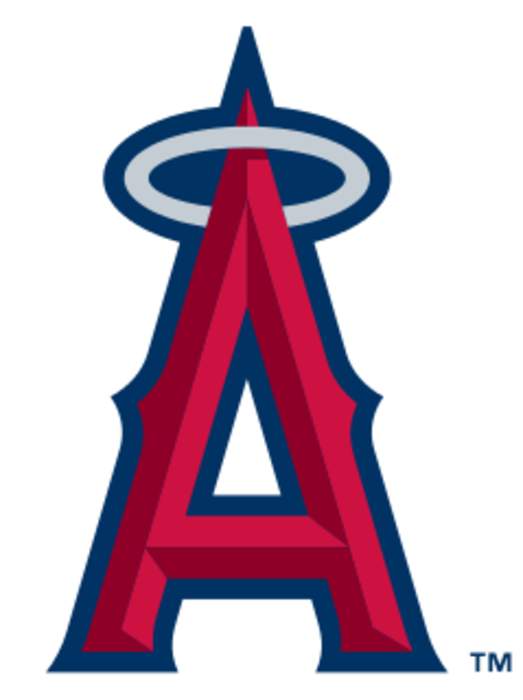 Los Angeles Angels fans throw trash cans, boo Houston Astros over cheating scandal