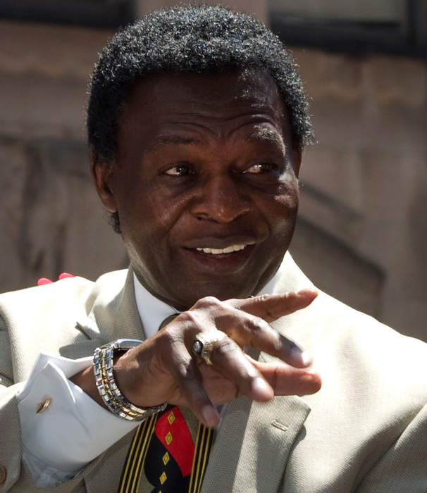 Lou Brock, Hall of Fame outfielder, has died at 81