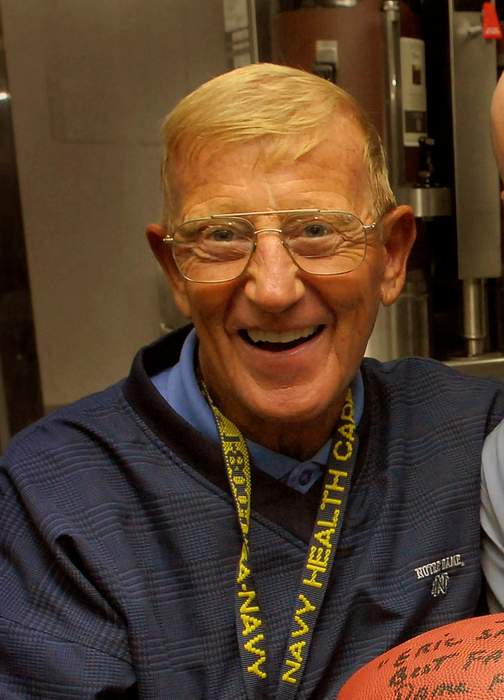 Trump honors coach Holtz as 'one of the greatest'