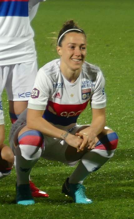 Lucy Bronze: England defender confirms Lyon departure