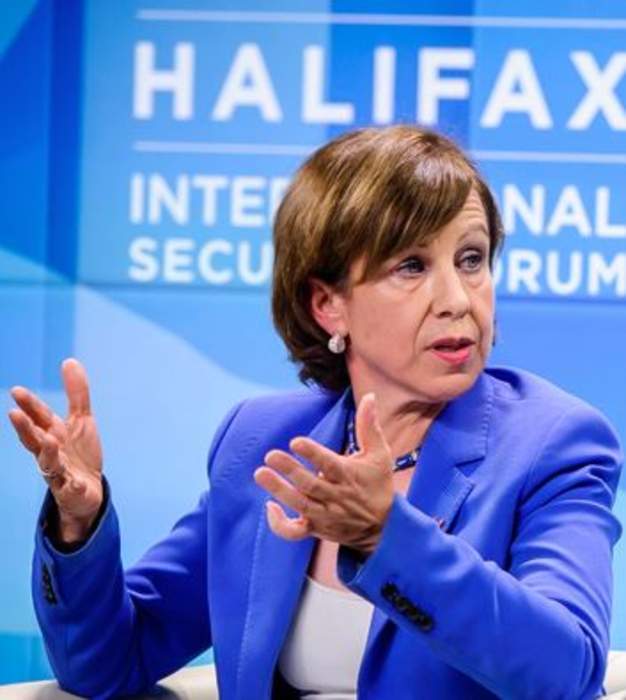 Watch: Lyse Doucet moves to safety during live Israel report