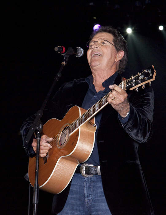 Dolly Parton sends prayers to 'critically ill' singer Mac Davis after heart surgery