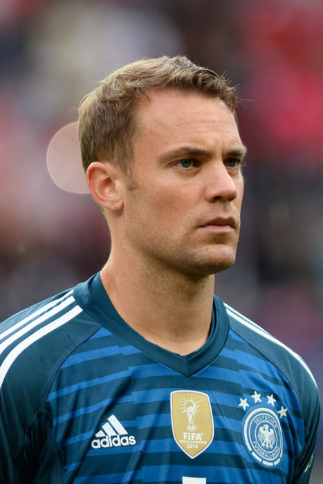 Neuer, 37, signs new Bayern contract