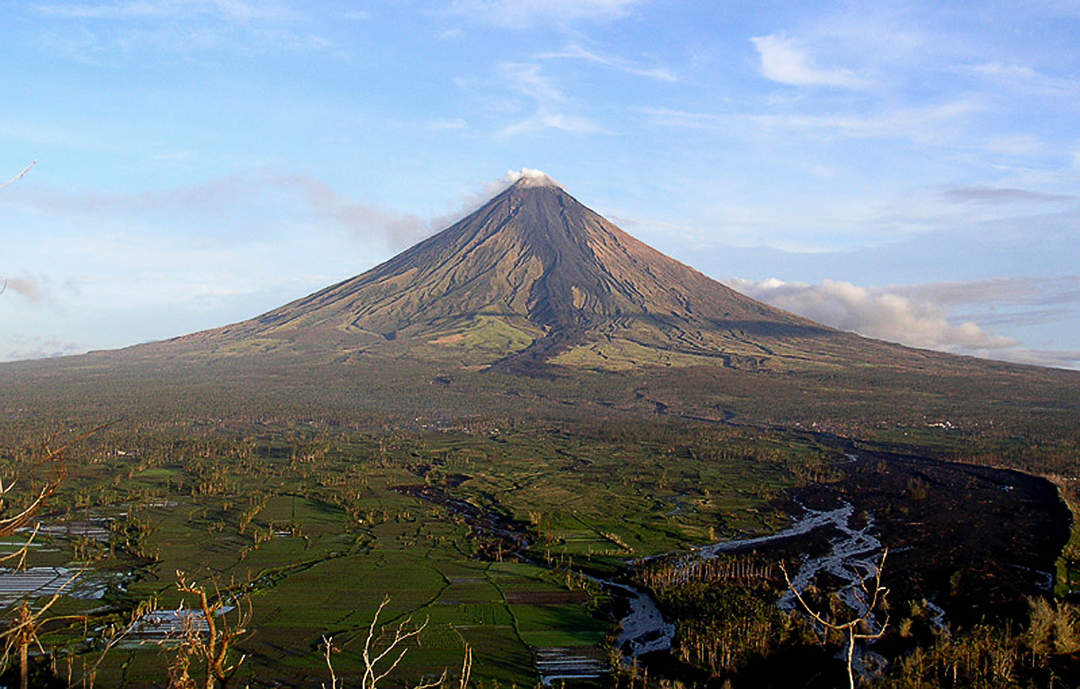 Mount Mayon, one of the Philippines' most active - One News Page