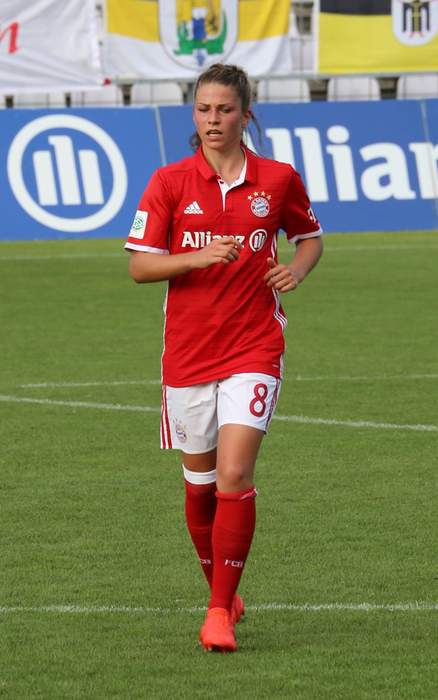 Soccer player Melanie Leupolz quits playing for Germany