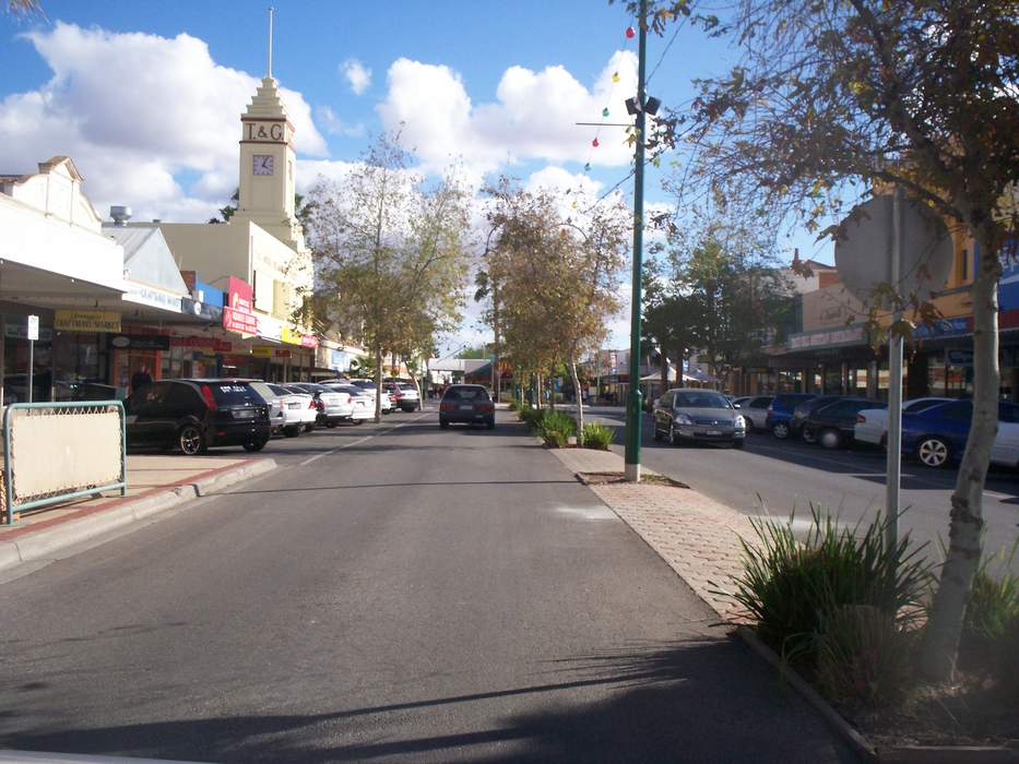 Mildura enters lockdown, while two other regional Victorian areas come out