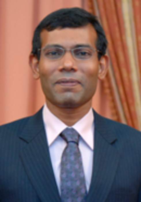 Mohamed Nasheed: Former Maldives president injured in blast