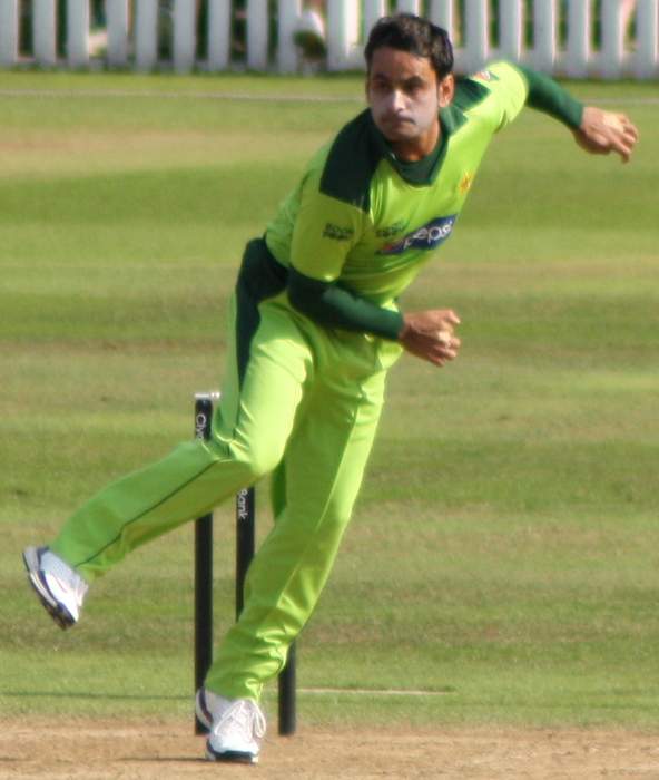 T20 World Cup: 'A bit of a comedy moment' - Hafeez bowls 'horrendous' double-bouncer