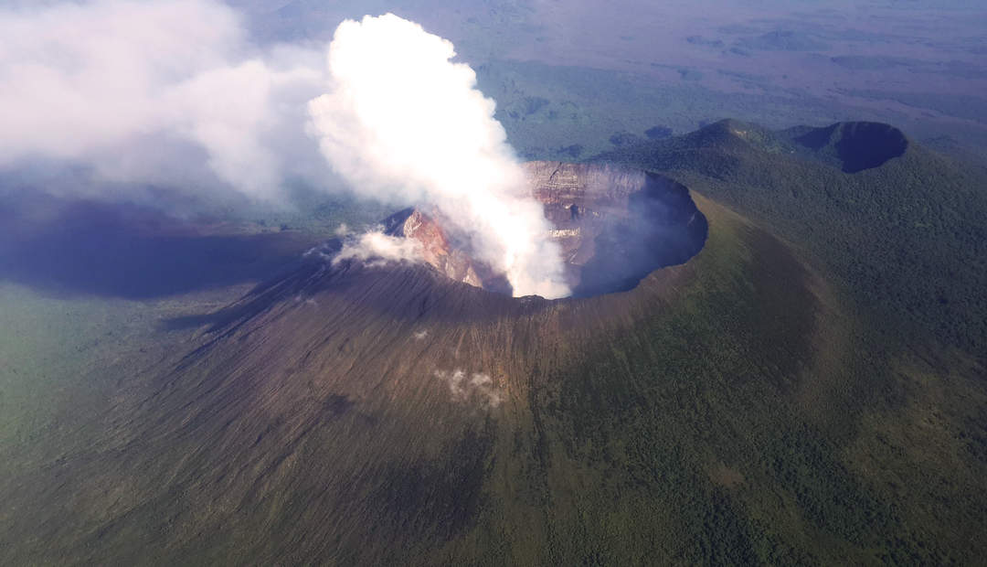 Mount Nyiragongo: Half a million without water in DR Congo - charity