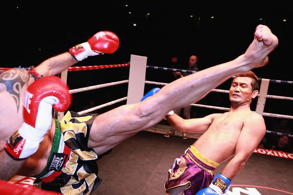 Muay Thai Fighter Suffers Gruesome Broken Nose During Fight
