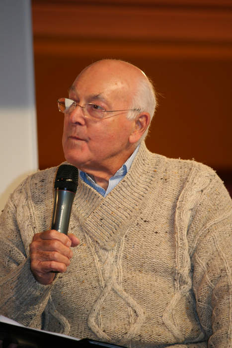 Murray Walker: Tribute to Formula One commentator dies aged 97