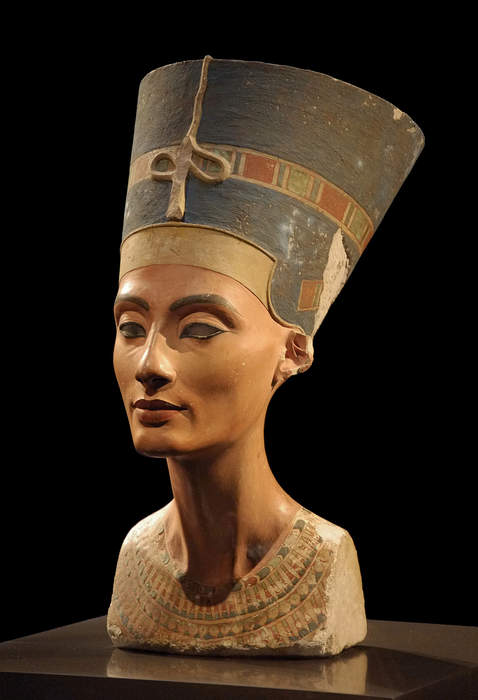 Nefertiti's tomb hiding behind King Tut's?