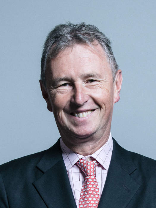 Covid: MP Nigel Evans vaccinated by MP Andrew Stephenson