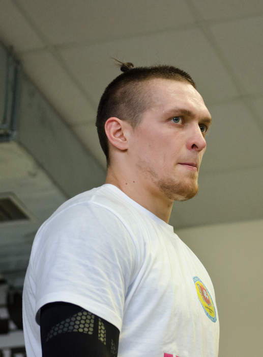 How the boxing world reacted to Usyk's shock win against Joshua