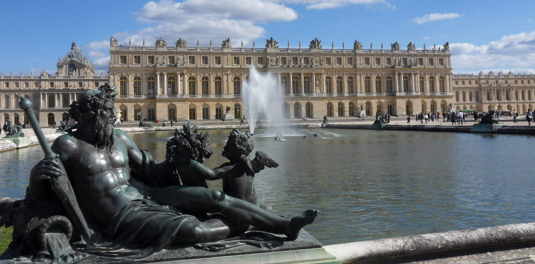 Aerial footage showcases snow-whitened Palace of Versailles