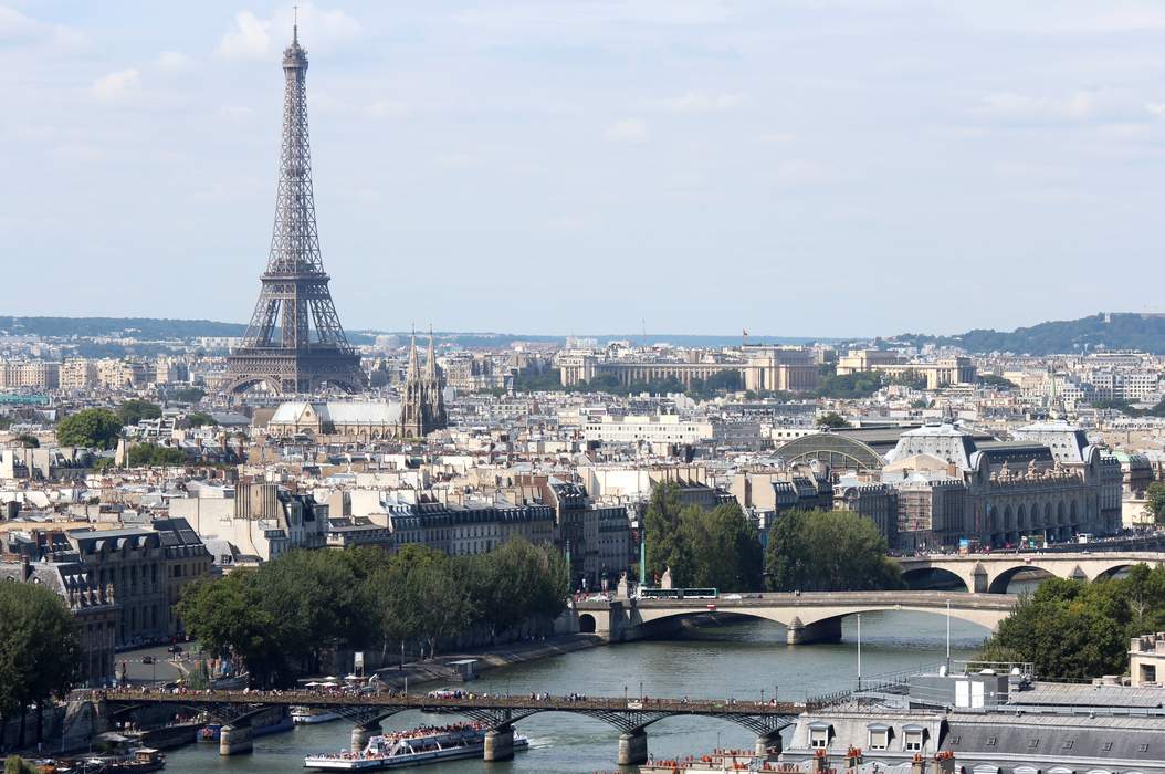 Paris's Moulin Rouge loses windmill sails overnight