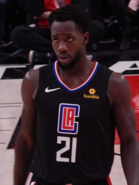 Lakers' Patrick Beverley ejected after knocking over Suns big man Deandre Ayton