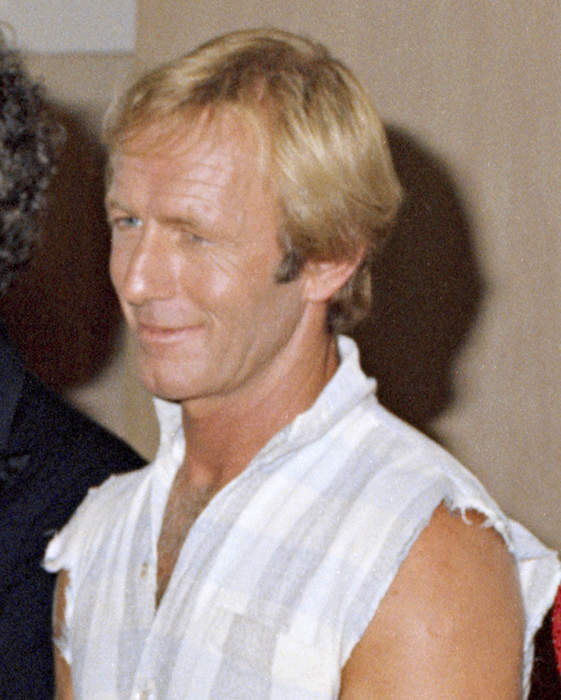 Paul Hogan's Fed Up with Homeless Outside His L.A. Home, Leaves Note