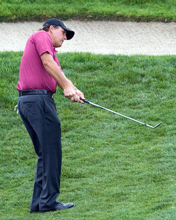 News24.com | Fifty-year-old Mickelson clings to PGA Championship lead, SA's Oosthuizen 3rd