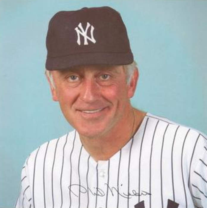 Phil Niekro, who rode his knuckleball to the Hall of Fame, dies at 81