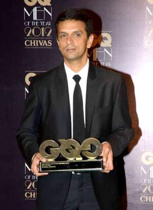Dravid signs extension to remain India head coach