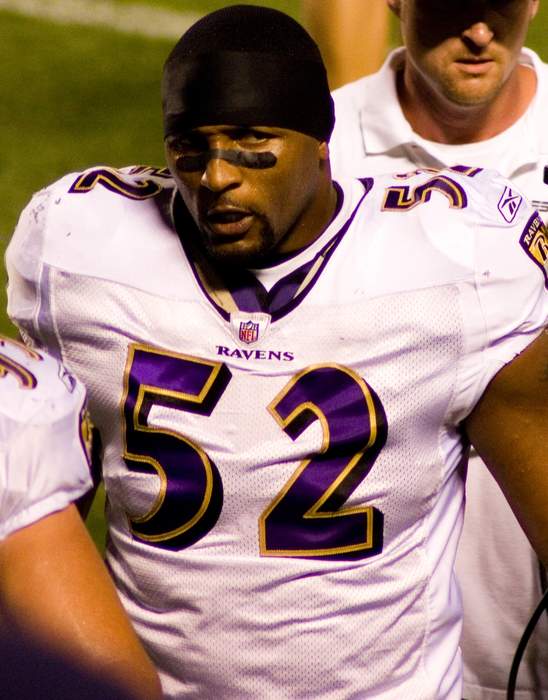 Ray Lewis pleads for peace in Baltimore
