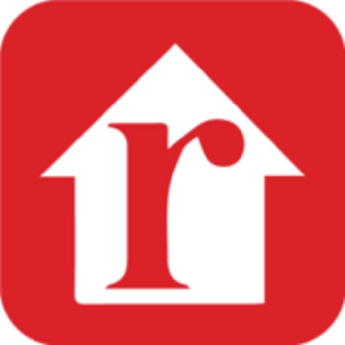 Families flock to top-rated school districts at a price, Realtor.com says