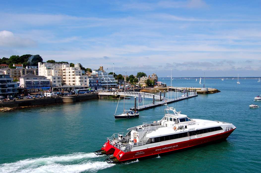 Red Funnel suspends Solent ferry services because of fog