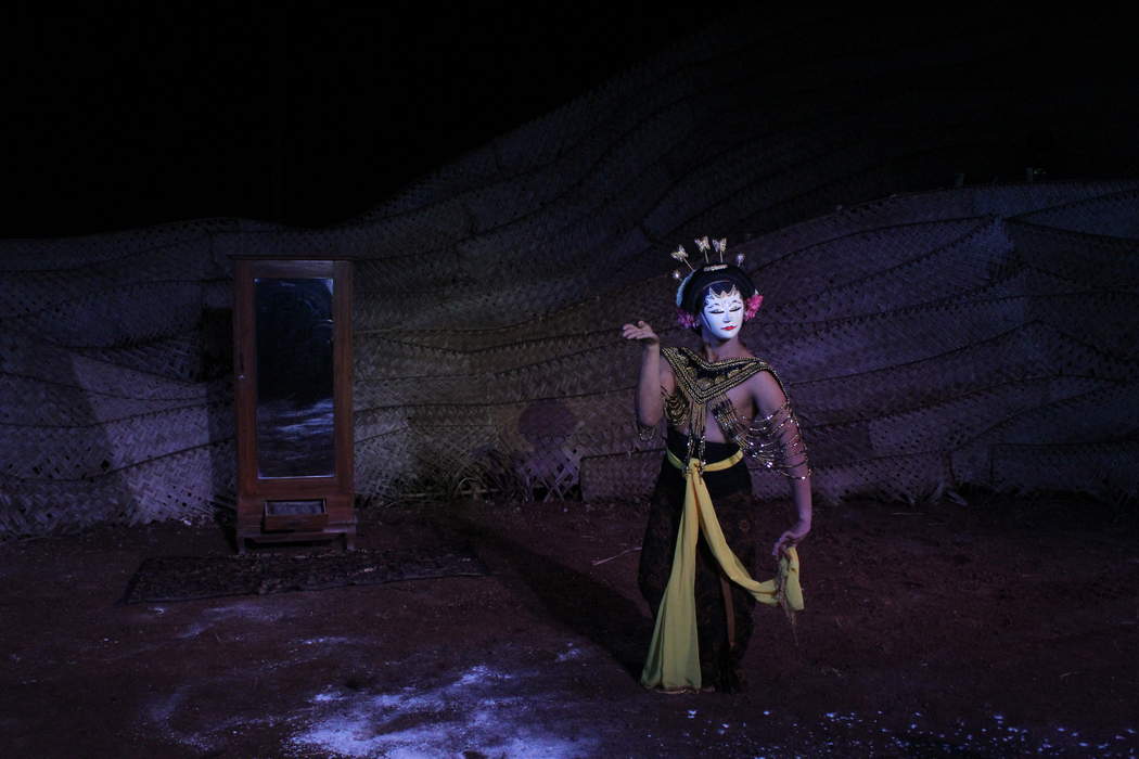 Indonesia dance where men perform as women